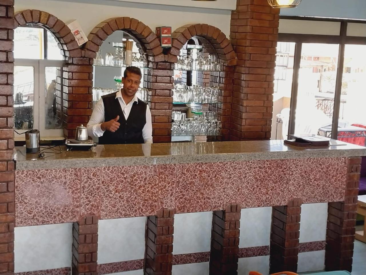 Merry Land Hotel & Roof Top Nile Restaurant Luxor Esterno foto