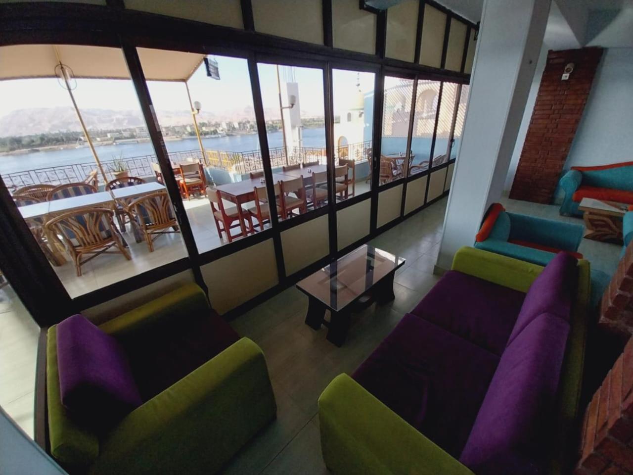 Merry Land Hotel & Roof Top Nile Restaurant Luxor Esterno foto