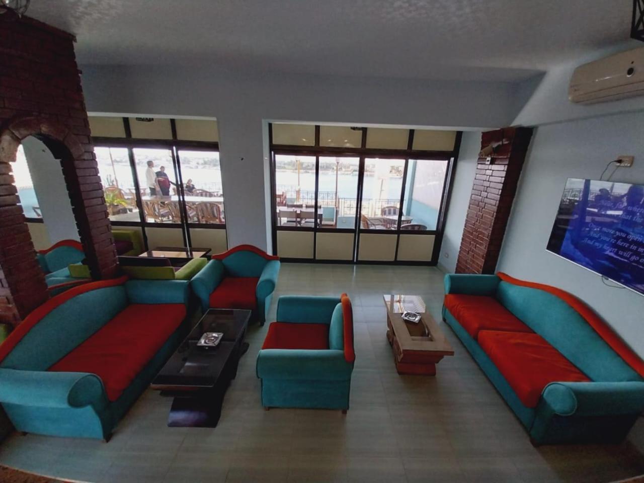 Merry Land Hotel & Roof Top Nile Restaurant Luxor Esterno foto