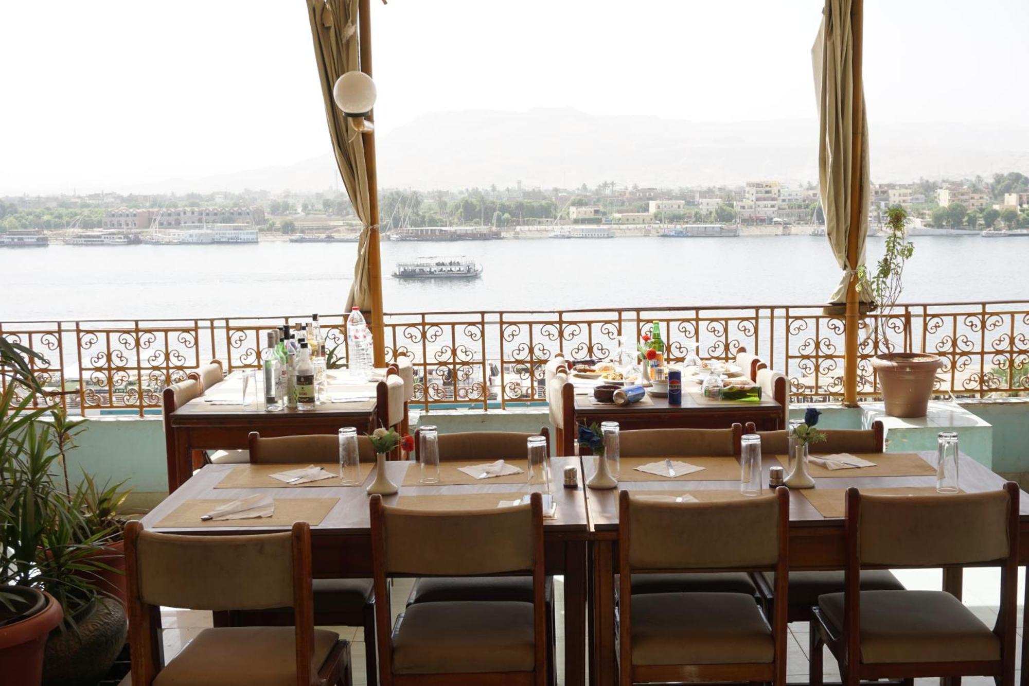 Merry Land Hotel & Roof Top Nile Restaurant Luxor Esterno foto