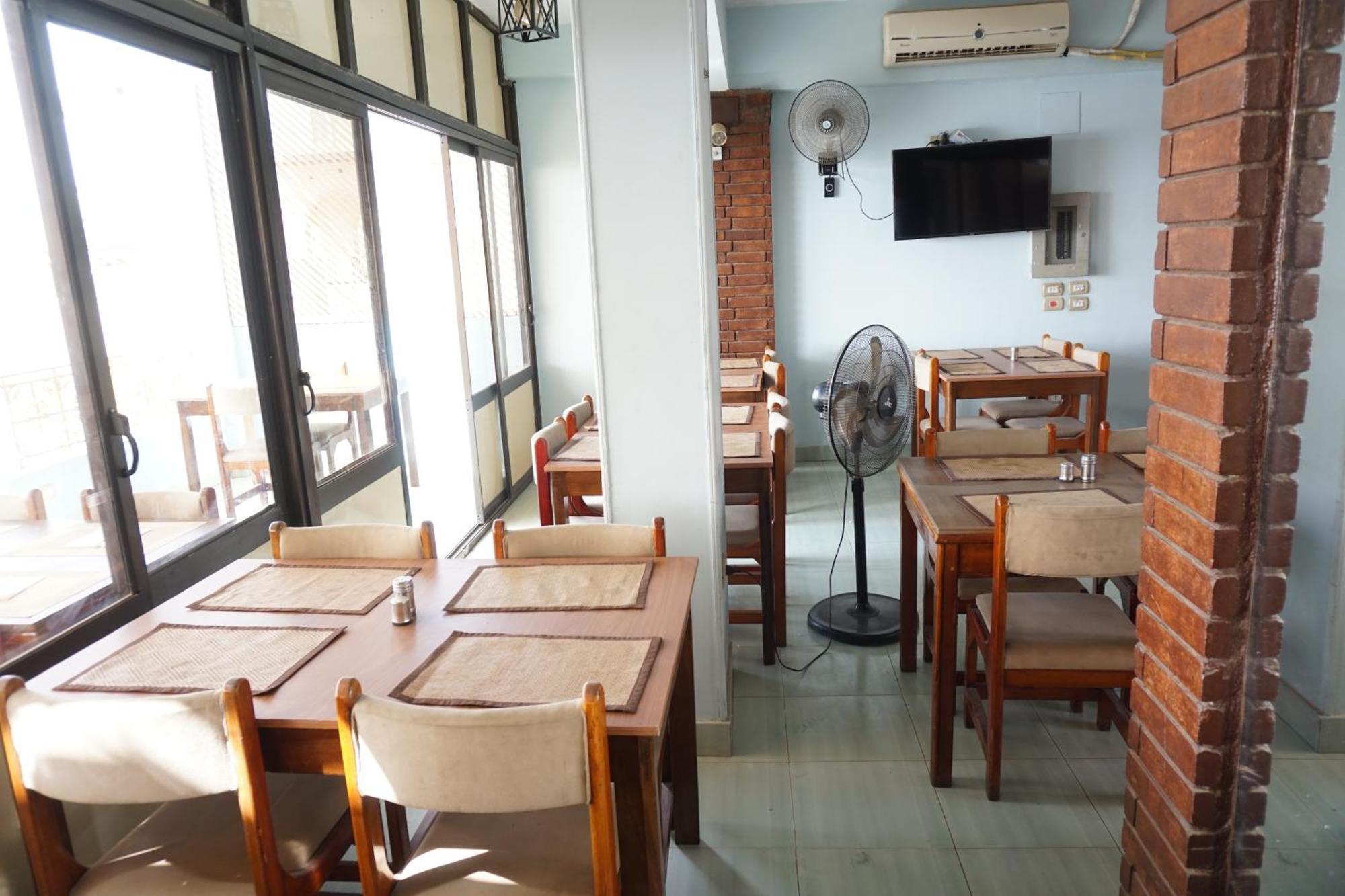 Merry Land Hotel & Roof Top Nile Restaurant Luxor Esterno foto